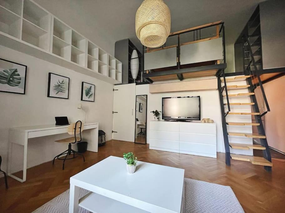 Stefanka Apartment Old Town Братислава Экстерьер фото