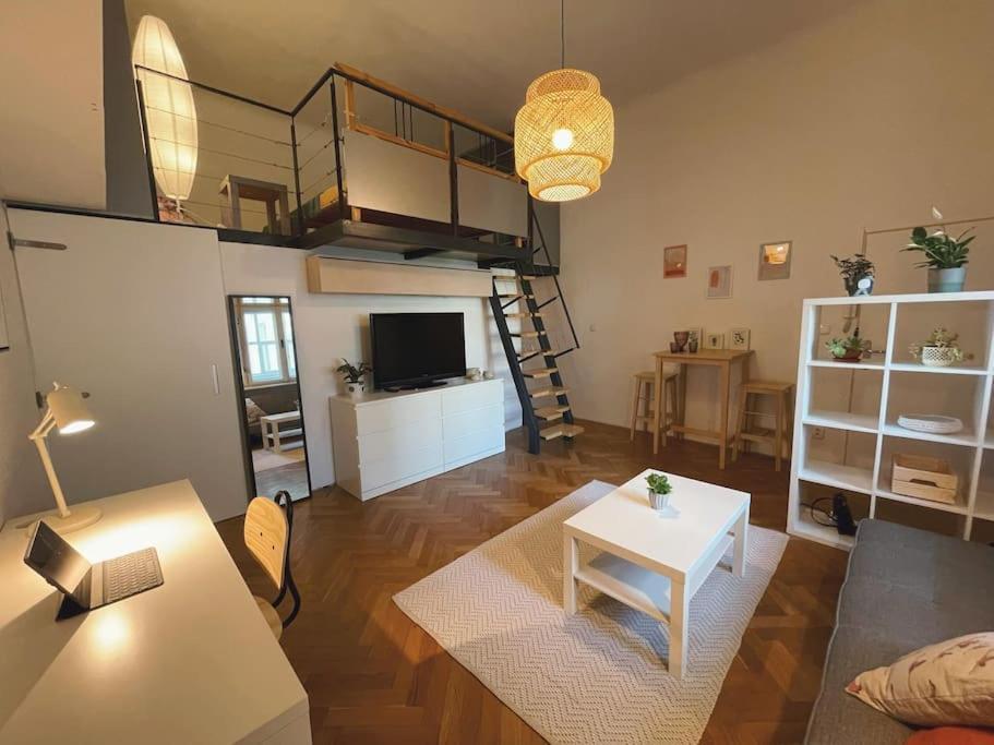 Stefanka Apartment Old Town Братислава Экстерьер фото